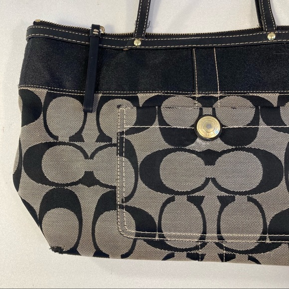 Classic Coach Shoulder Purse 16x10x6 - Picture 4 of 14